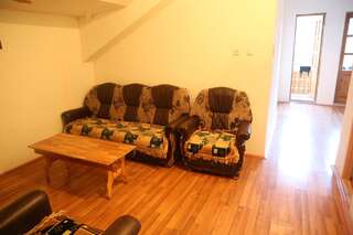 Гостевой дом N&N Guest House Местиа Стандартный двухместный номер с 2 отдельными кроватями и видом на горы-2