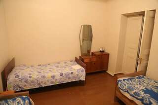 Гостевой дом N&N Guest House Местиа Четырехместный номер с видом на горы-5